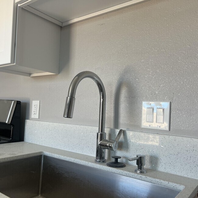 Foto del edificio - 7610 Windsong Rd