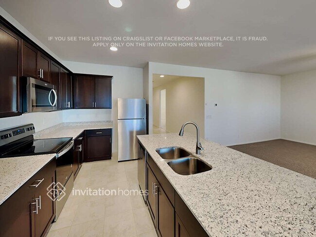 Foto del edificio - 18099 N Lakeside Ct