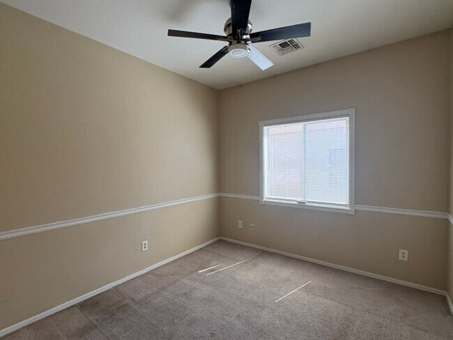 Building Photo - 3-Bedroom Surprise Home near ball park