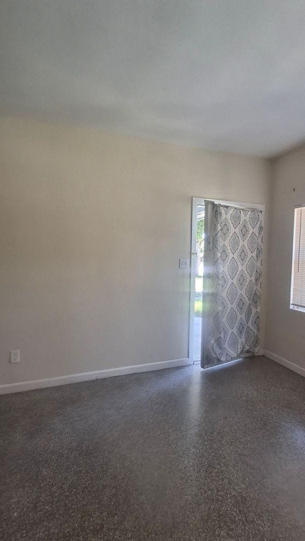 Building Photo - MOVE IN READY!!!