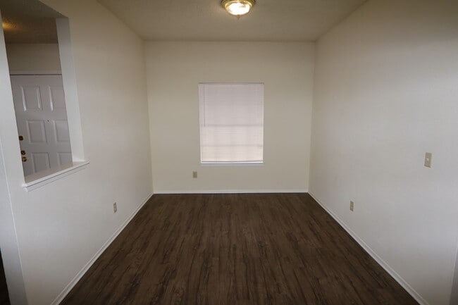 Building Photo - 21134 Park Mt Dr