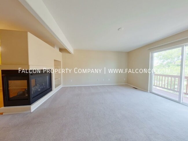 Building Photo - 623 Bosque Vis