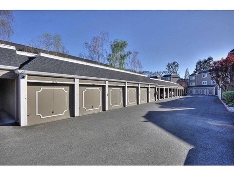 Old pic, have new garage doors and new paint - 4894 Lakebird Ct