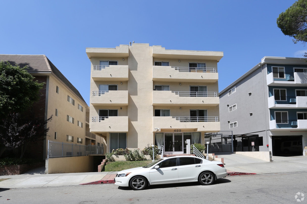 Building Photo - 423 Kelton Ave