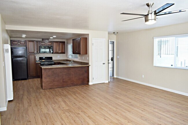 Foto del edificio - 2BR, 1BA Apartment Unit - Open Floor Plan, No Carpet , Double Pane Windows, and 1 Assigned Parkin...