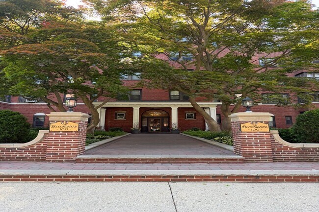 Foto del edificio - 100 Prospect Ave