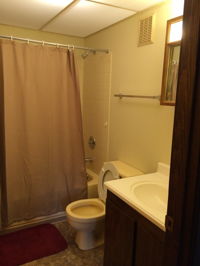 Bathroom - 404 Kit Blvd