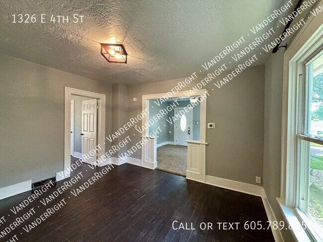 Foto del edificio - 1326 E 4th St