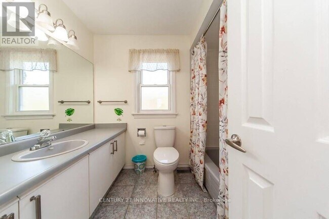 Photo du bâtiment - 16 Long Dr