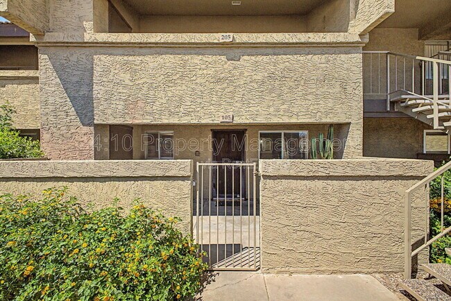 Foto del edificio - 4050 E Cactus Rd