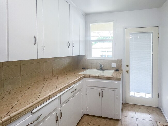 Foto del edificio - 13208 Riverside Dr