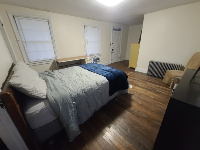 Building Photo - 258 Ann St