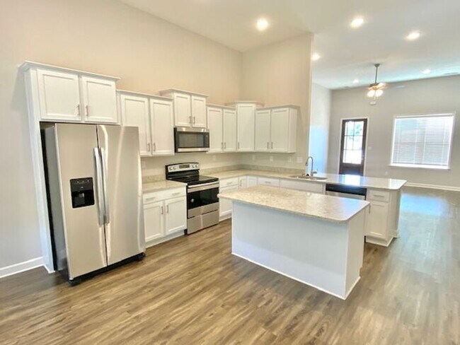 Building Photo - Now Leasing 5 Bedroom 3 Bath Home In Horn ...