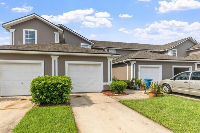Building Photo - Hidden townhouse community right near the ...