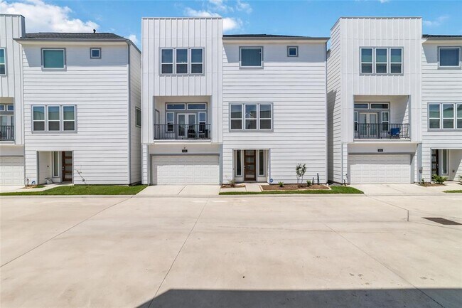 Foto del edificio - 9004 Lonestar Creekbend Ln