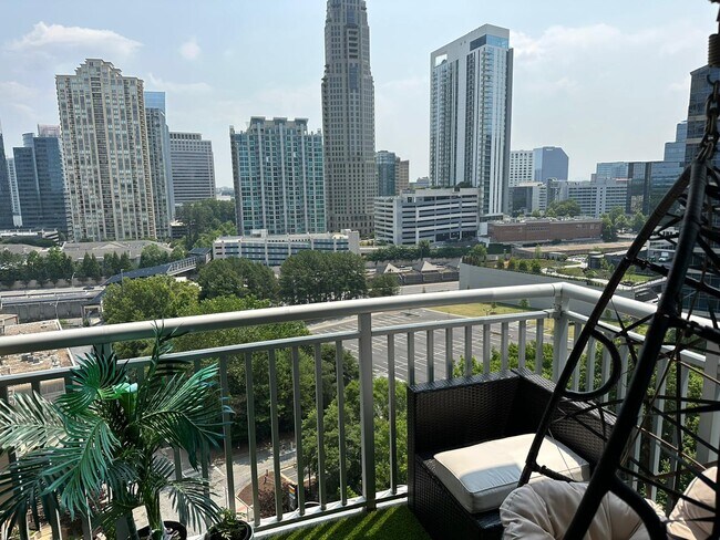 Foto del edificio - 3338 Peachtree Rd NE