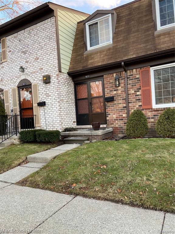 Primary Photo - 1833 Torquay Ave