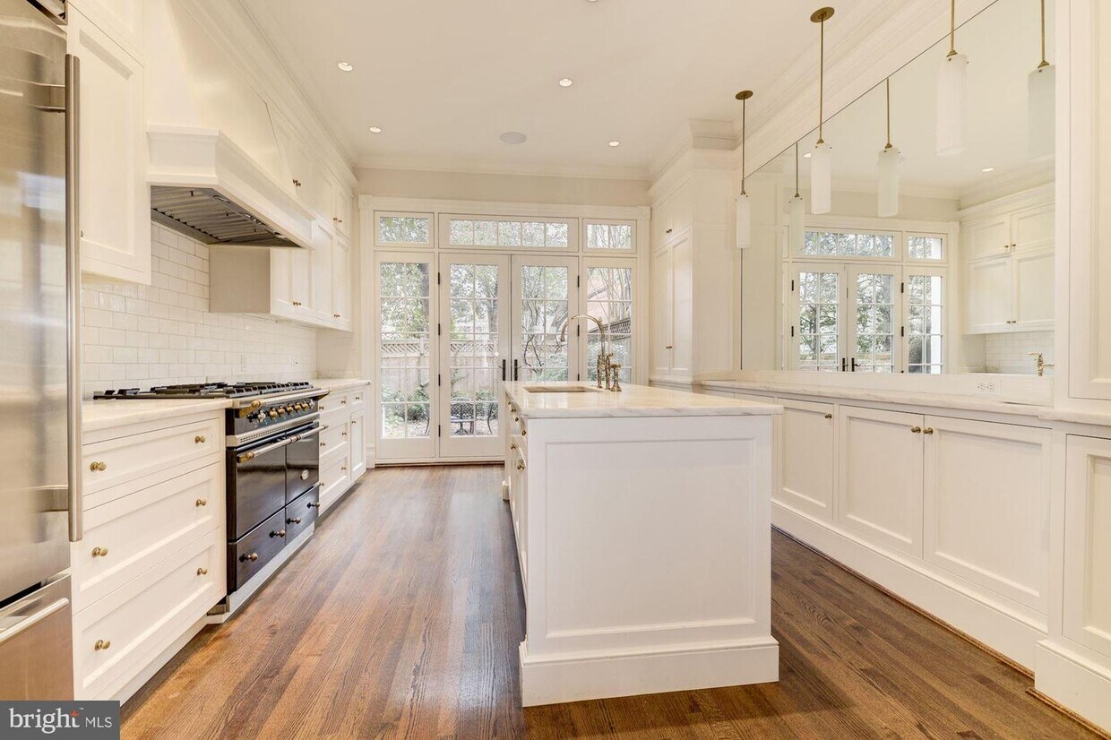 Primary Photo - 1324 34th St NW