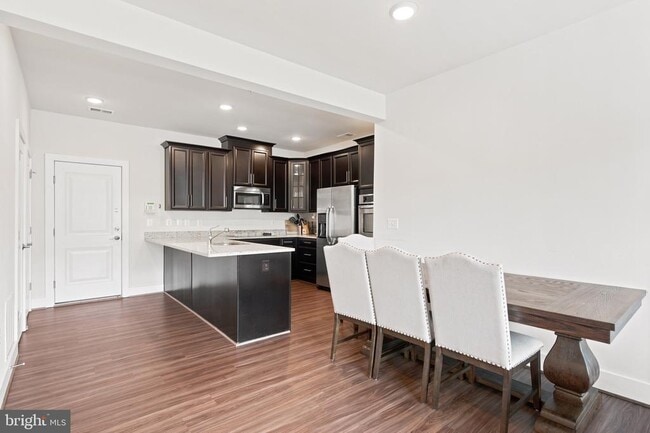 Foto del edificio - 44730 Tiverton Sq