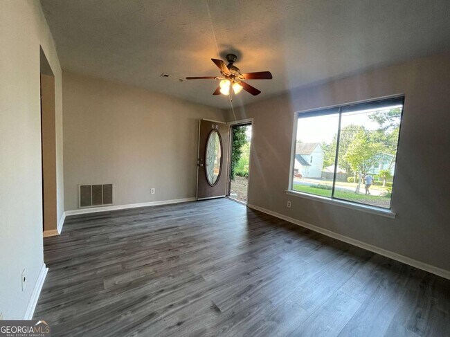 Foto del edificio - 33 Drew Ct