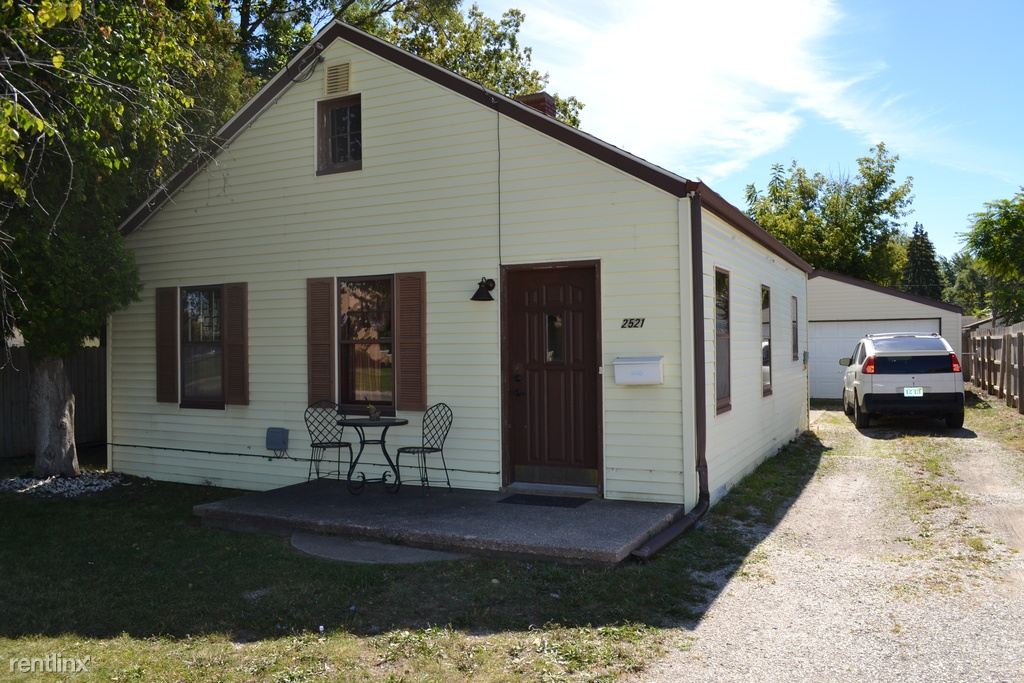 Primary Photo - 2521 Weiss St
