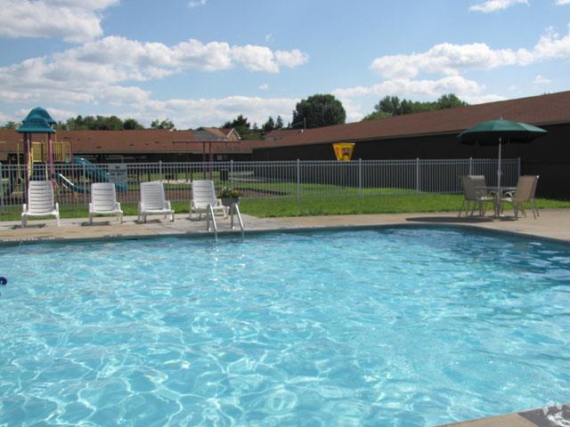 Pool with sundeck - Northbury Colony