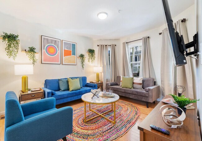 Foto del edificio - 12 Hubbardston Rd