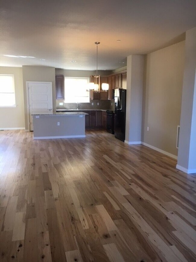 Foto del edificio - Modern Townhome in Desirable Downtown Louisville