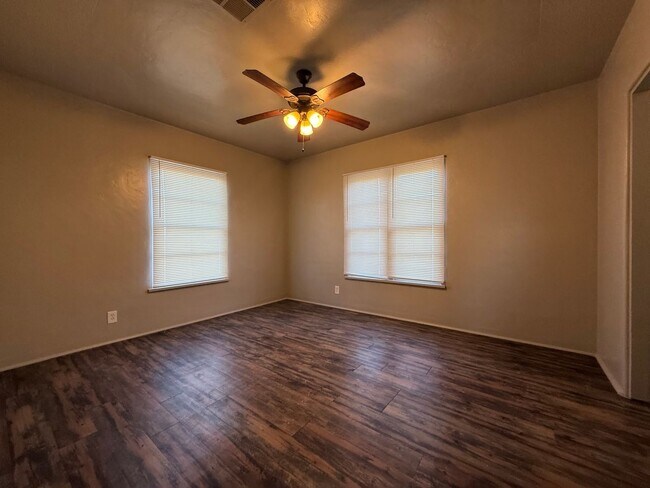 Foto del edificio - Taft Heights Home!