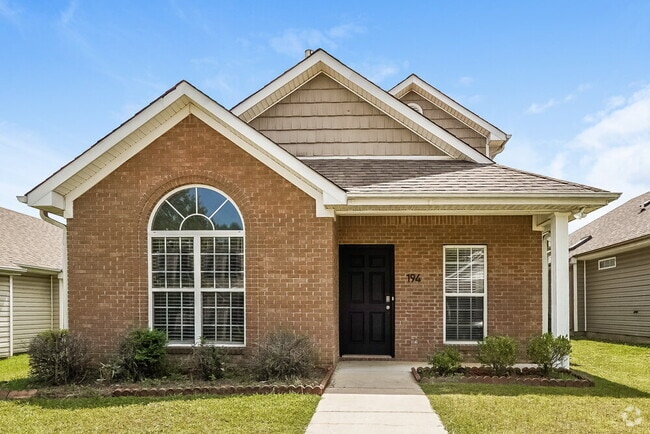 Building Photo - 194 Village Dr