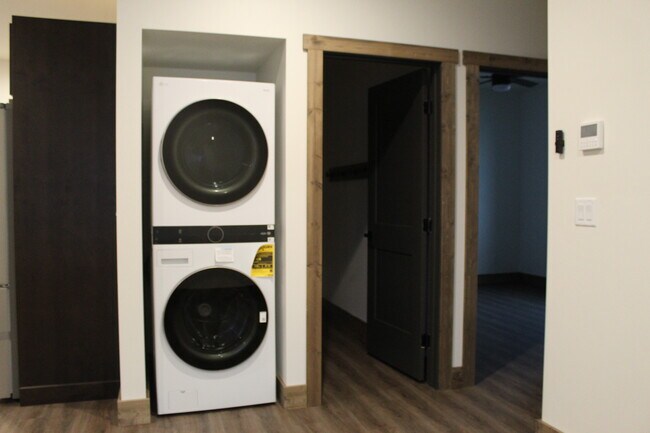 Foto del edificio - 573 S Teton Ave