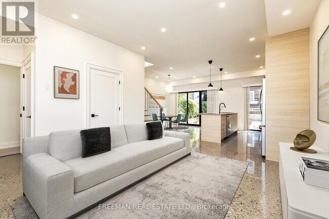 Photo du bâtiment - 642 Gladstone Ave