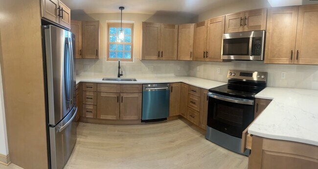 Foto del edificio - 470 S Main St