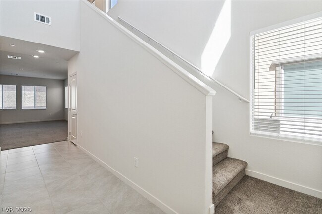 Building Photo - 115 Medianoche St