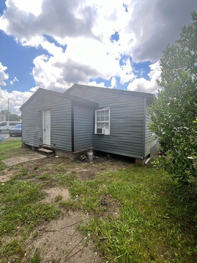 Building Photo - 3120 Lower Wetumpka Rd