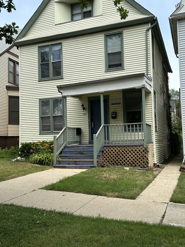 Building Photo - 1121 Garnett Pl