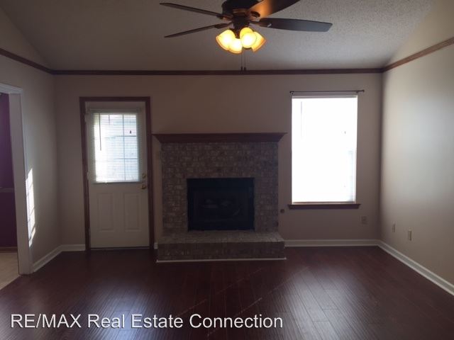 Building Photo - 15 Cottonwood Dr