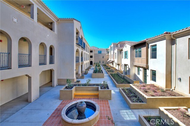 Foto del edificio - 501 W Foothill Blvd
