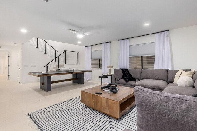 Foto del edificio - 6033 E Anderson Dr