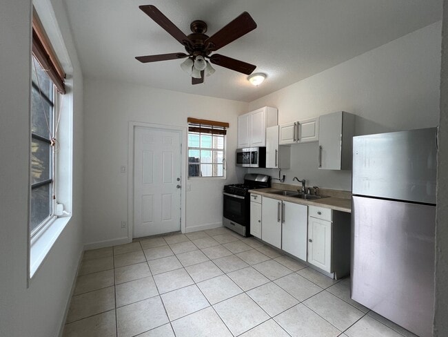 ENTRY - 3620 NW 19th St