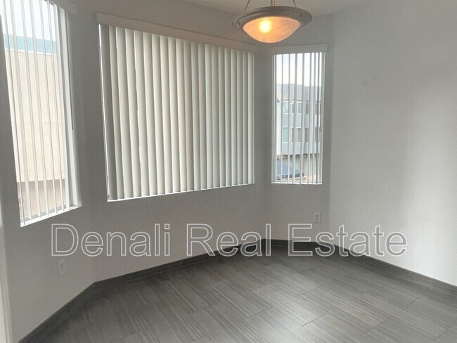 Building Photo - 3633 N 3rd Ave