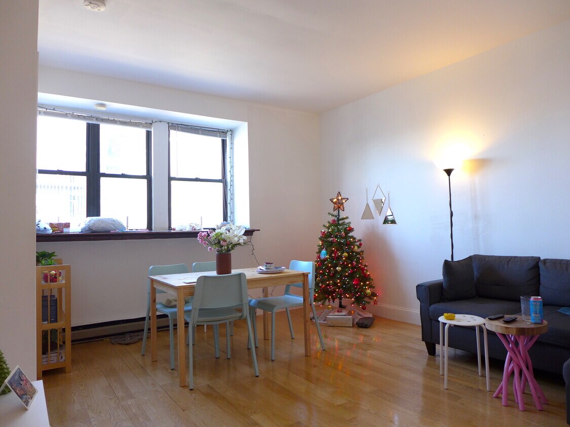 Primary Photo - 716 Columbus Ave