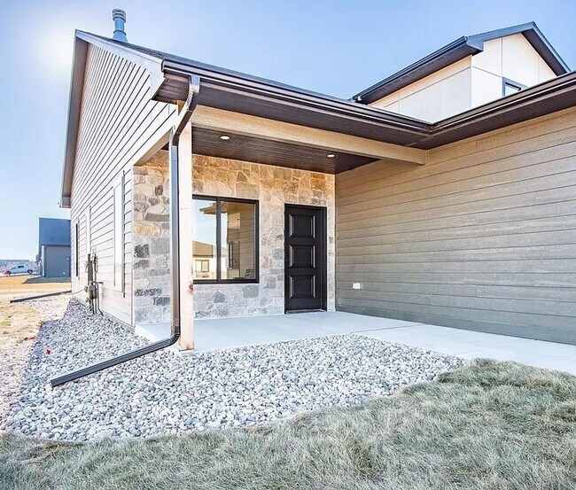 Foto del edificio - Stunning 4 Bedroom Near Jefferson High Sch...