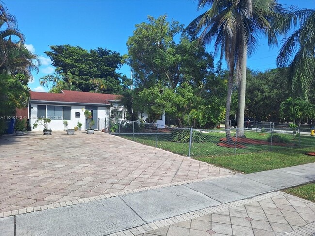 Foto del edificio - 2199 NE 182nd St