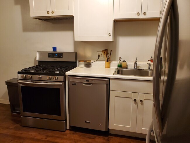 Foto del edificio - 2785 Bingham Dr