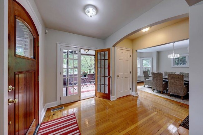 Building Photo - Wayland Square Townhouse