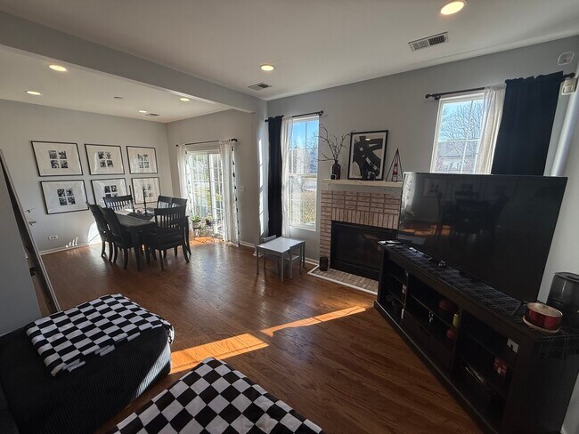 Foto del edificio - 610 Lakeridge Ct