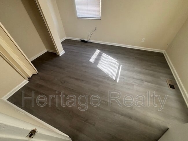 Building Photo - 1664 Laurans Ave