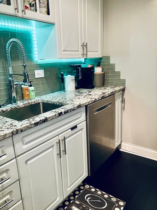 Building Photo - 1339 N Dearborn St