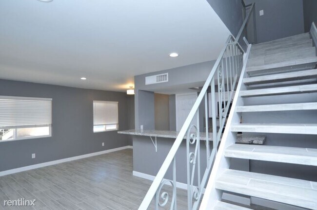 Building Photo - 6609 East Calle Alegria